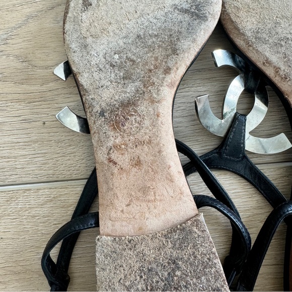 Chanel Oversized CC Logo Black Leather Thong Sandals Size 41 / US 11 - Picture 9 of 9